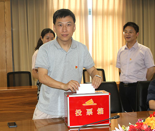 【汇聚青年力量 奋进时代征程】Ag庄闲集团党支部召开专题党课暨预备党员转正党员大会(图5)