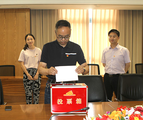 【汇聚青年力量 奋进时代征程】Ag庄闲集团党支部召开专题党课暨预备党员转正党员大会(图6)