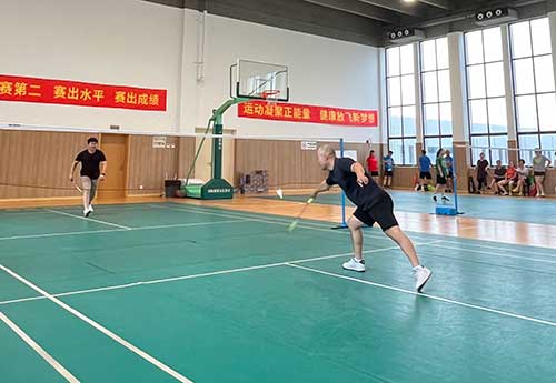 上海Ag庄闲集团成功举办2023年重固镇职工羽毛球比赛(图7)