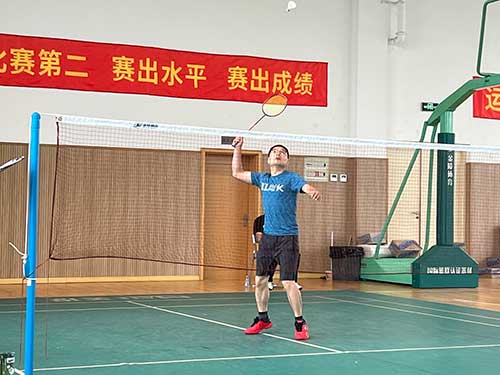 上海Ag庄闲集团成功举办2023年重固镇职工羽毛球比赛(图2)